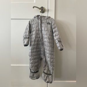 6-12M Unisex North Face onesie